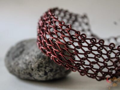 Wire band bracelet