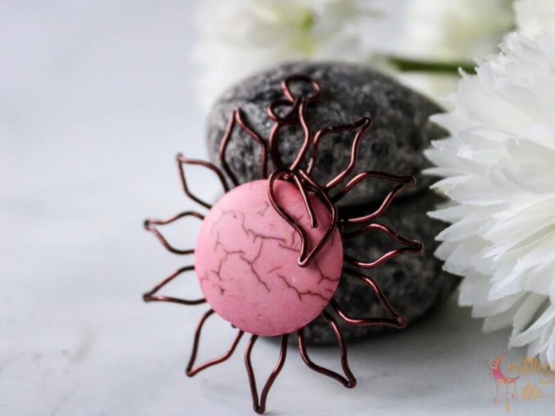 Flower bead pendant with a leaf