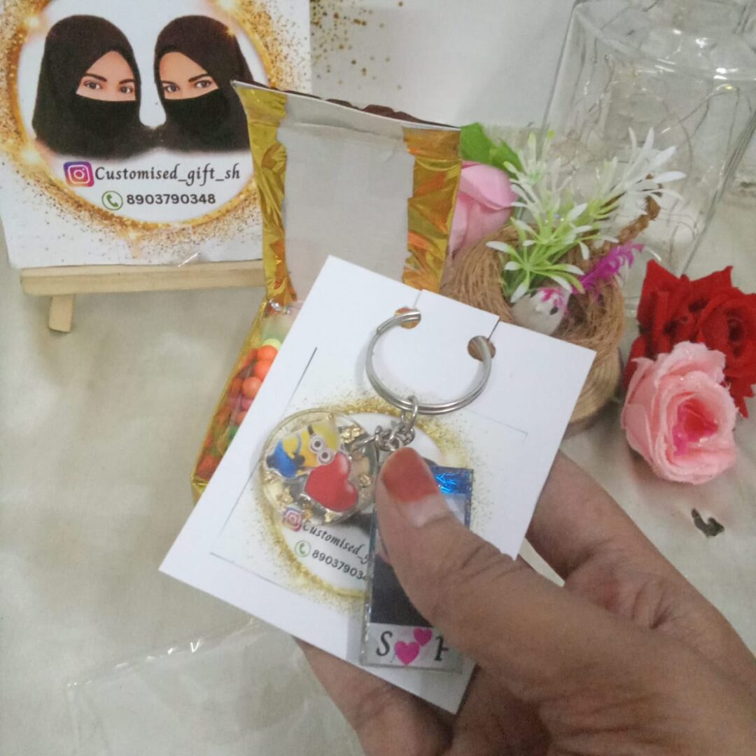 CUSTOMIZED PHOTO RESIN KEYCHAIN