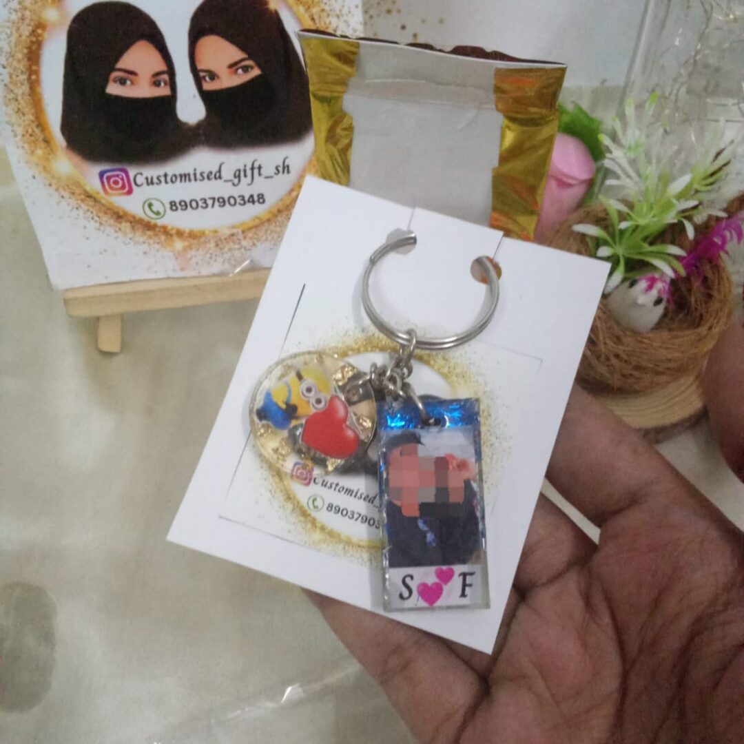 CUSTOMIZED PHOTO RESIN KEYCHAIN